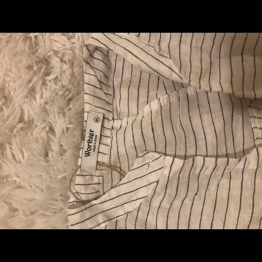 Linen button up top - Picture 2 of 2